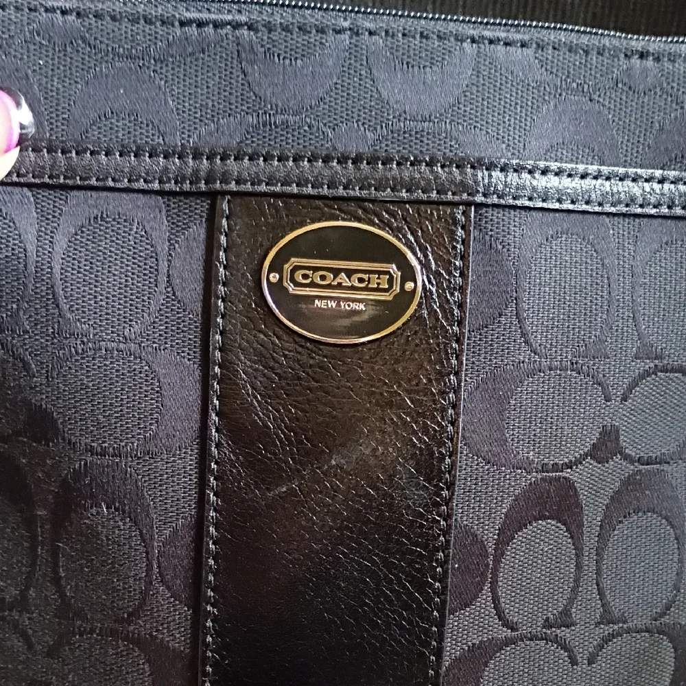 Coach Black Sutton Signature Swing Pack/ Crossbody - Picture 12 of 14